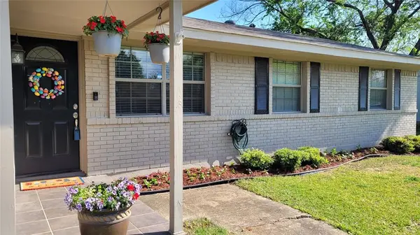 2911 Old North Road,  Farmers Branch,  TX 75234