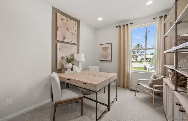 55769 Oak Pointe DR, Shelby Charter Township, MI 48315