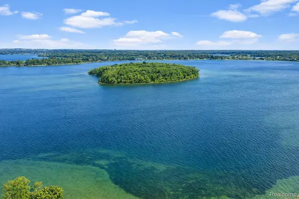 3317 W Shore DR, Orchard Lake Village, MI 48324