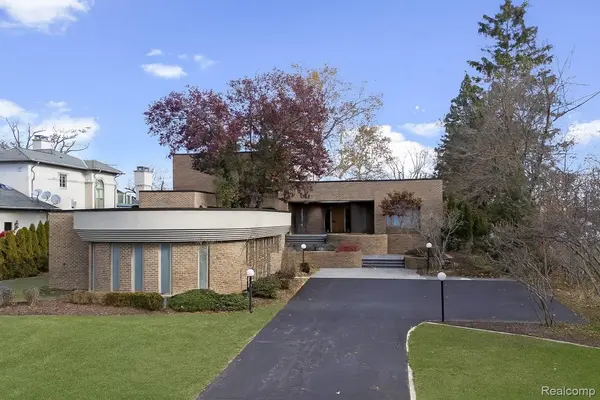 3317 W Shore DR, Orchard Lake Village, MI 48324