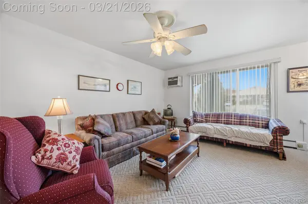 25204 Franklin Terrace #6, South Lyon, MI 48178