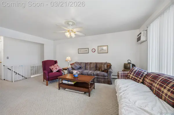 25204 Franklin Terrace #6, South Lyon, MI 48178