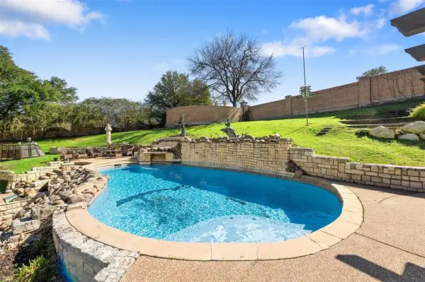 6132 Terrace Oaks Lane, Fort Worth, TX 76112