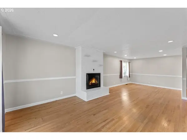 1725 GRANT ST NE, Salem, OR 97301