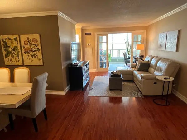 1890 Valley Farm RD #1516, Pickering, ON L1V 6B4