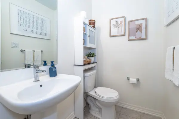 256 Vivant ST, Newmarket, ON L3X 0K9