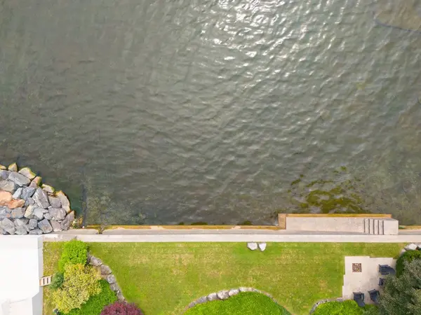 6 Ennisclare DR W, Oakville, ON L6J 4N2