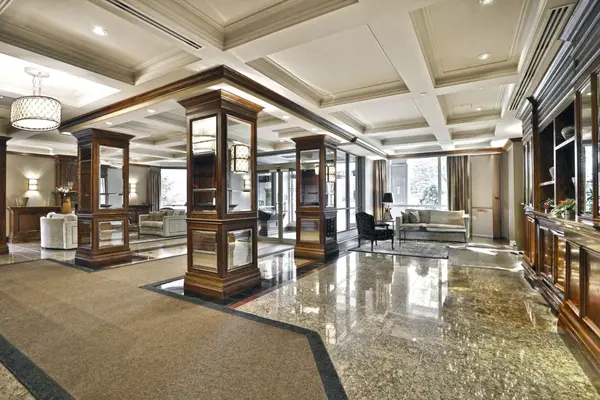 1900 The Collegeway N/A #706, Mississauga, ON L5L 5Y8