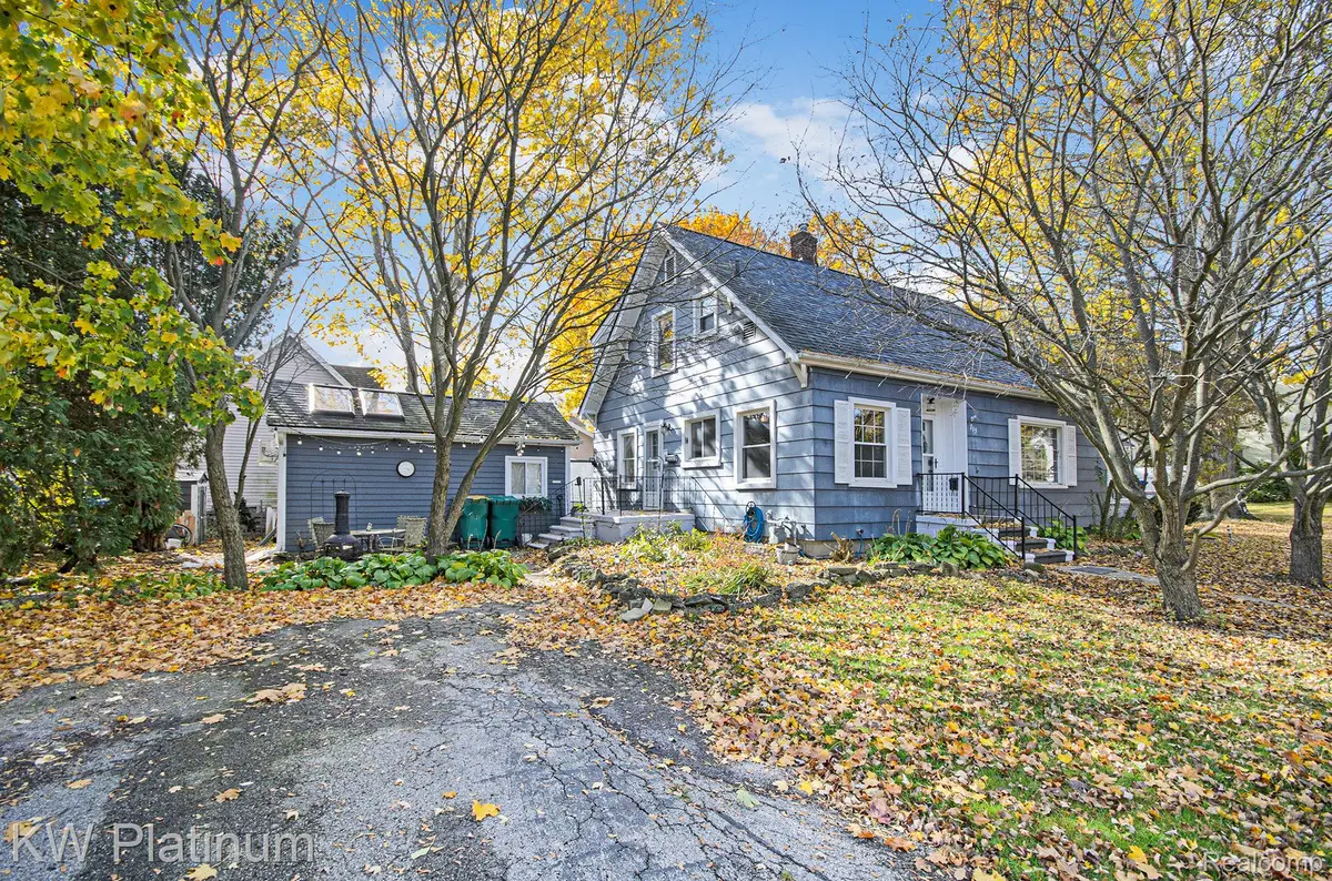 715 Thornapple ST, St. Clair, MI 48079