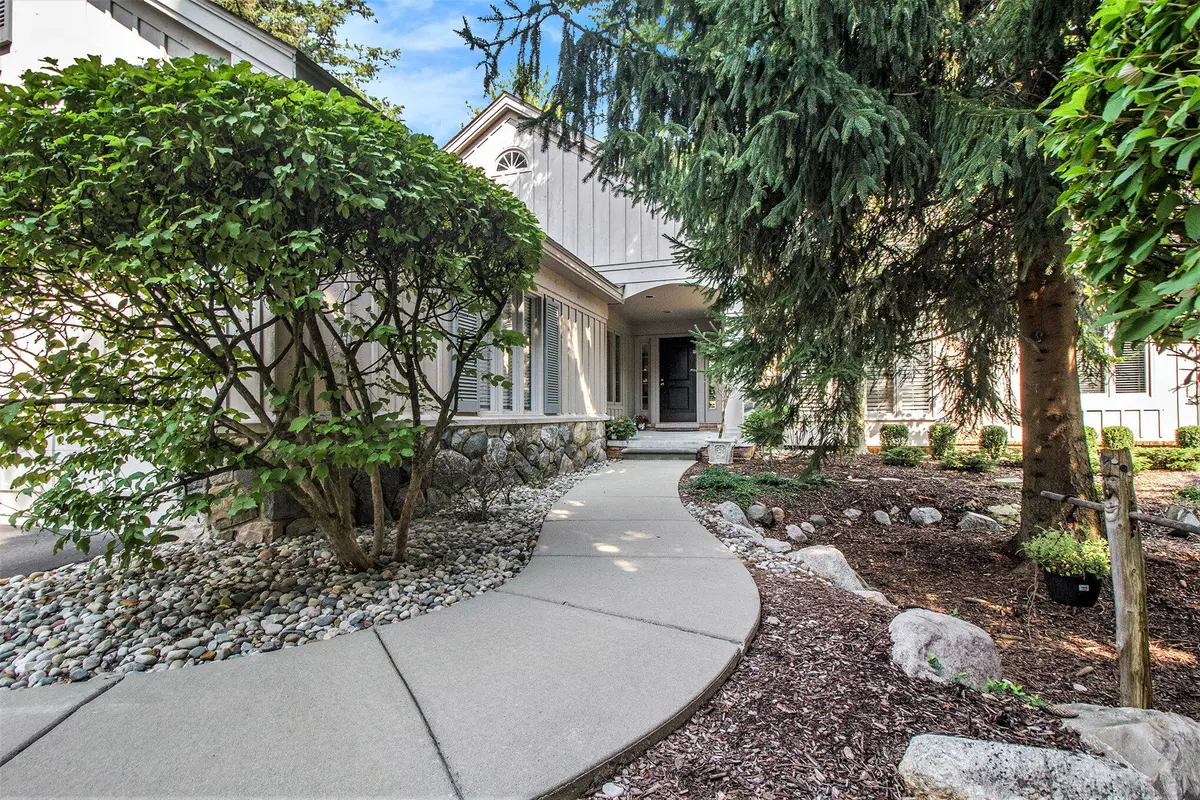 4826 Cliffside DR #18, West Bloomfield Twp, MI 48323