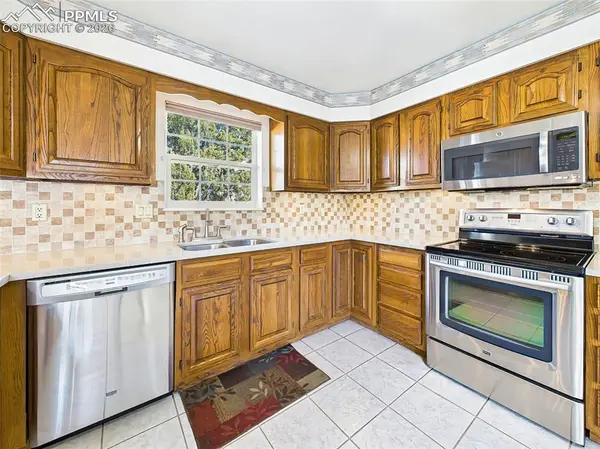 611 Q ST, Penrose, CO 81240