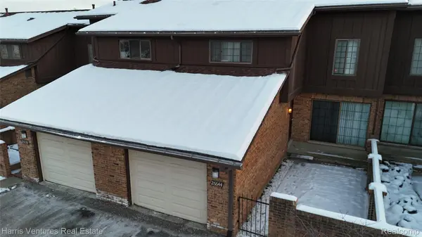 26644 Summerdale DR, Southfield, MI 48033