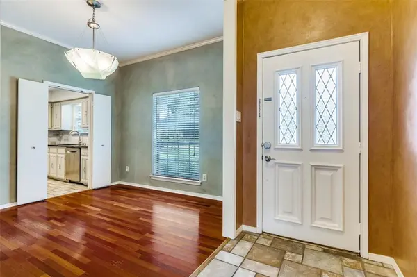 6604 Gretchen Lane, Dallas, TX 75252