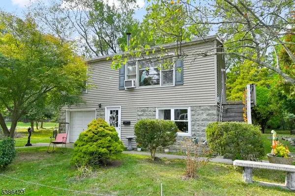 92 Lakeview Ter, Oakland Boro, NJ 07436