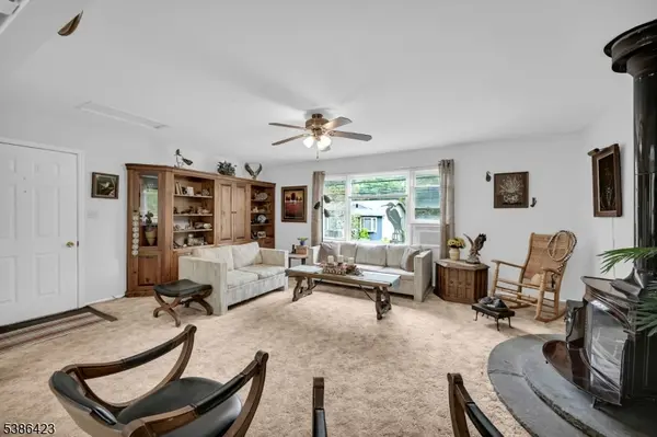 92 Lakeview Ter, Oakland Boro, NJ 07436