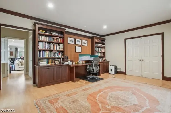 126 Fairfield Dr, Millburn Twp., NJ 07078