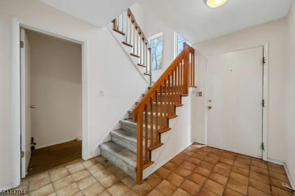 1462 Stephanie Dr, North Caldwell Boro, NJ 07006