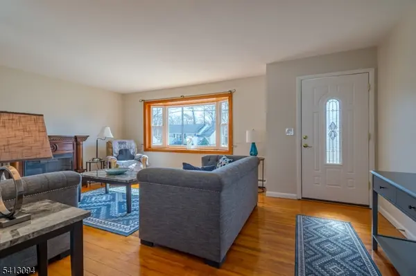 701 Sunbrite Ln, Piscataway Twp., NJ 08854