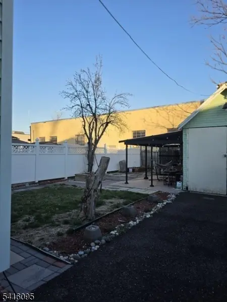 732 Essex Ave, Linden City, NJ 07036