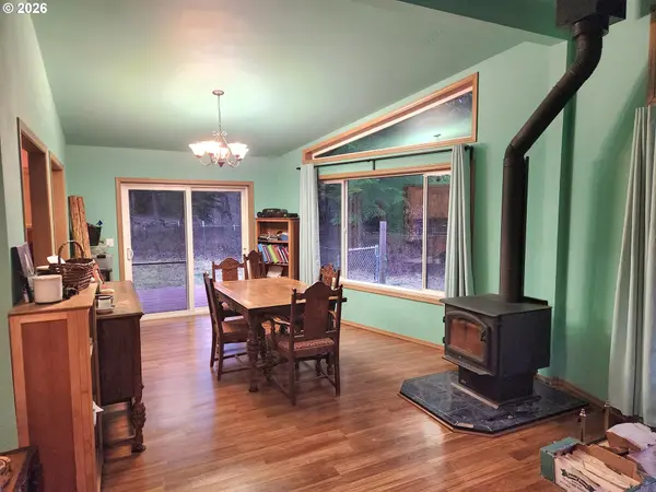 136 SLEEPY HOLLOW RD, White Salmon, WA 98672