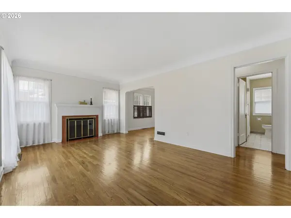 7836 N CHAUTAUQUA BLVD, Portland, OR 97217