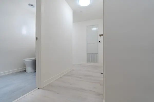 110 Broadway AVE #403, Toronto C10, ON M4P 0E9