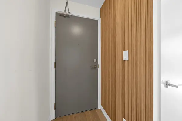 17 Dundonald ST #1607, Toronto C08, ON M4Y 1K3