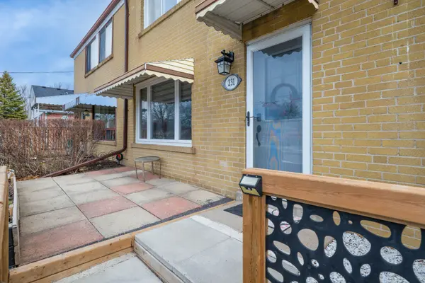 231 Rosedale DR, Whitby, ON L1N 1Z2