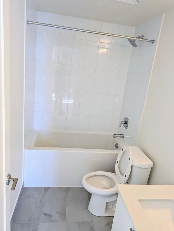 1010 Sandy Beach RD #2409, Pickering, ON L1W 3V9