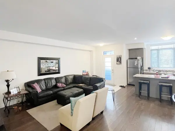 2 Longshore WAY, Whitby, ON L1N 0M1