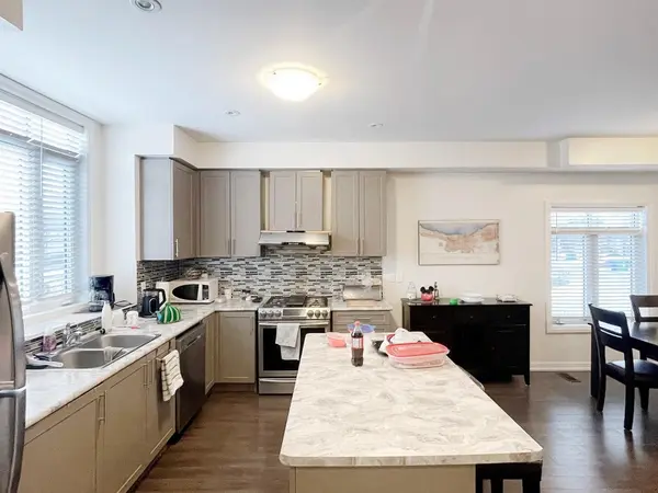 2 Longshore WAY, Whitby, ON L1N 0M1