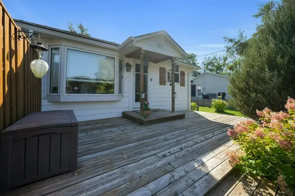 771 Third AVE, Georgina, ON L0E 1S0