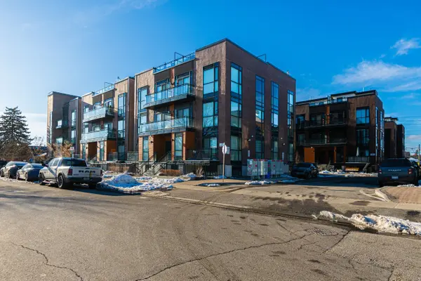 48 Coles AVE #702,  Vaughan,  ON L4L 0J1