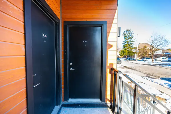 48 Coles AVE #702, Vaughan, ON L4L 0J1