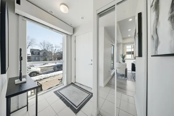 48 Coles AVE #702, Vaughan, ON L4L 0J1