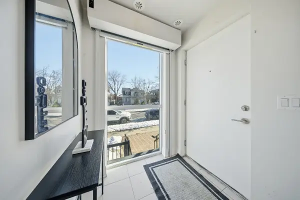 48 Coles AVE #702, Vaughan, ON L4L 0J1