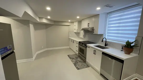 94 Lensmith DR #Basement, Aurora, ON L4G 6R9