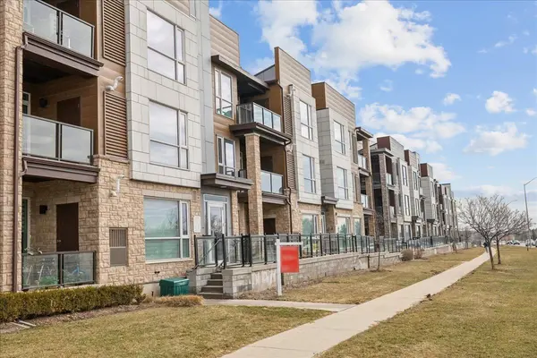 2393 Bronte RD #205, Oakville, ON L6M 1P4