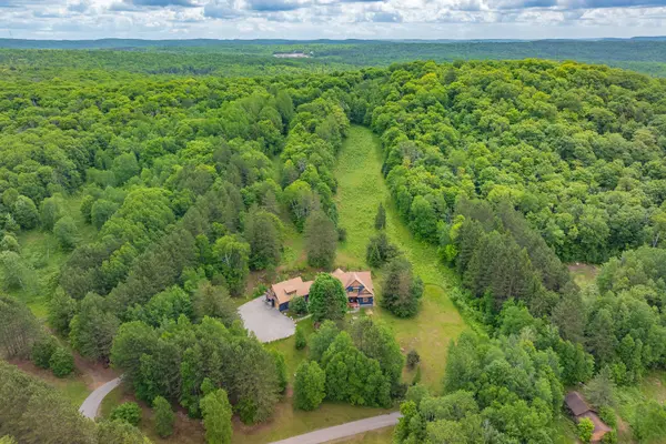 1074 TALLY HO WINTER PARK RD, Lake Of Bays, ON P1H 2J6