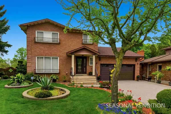 52 Elena CT, Hamilton, ON L9C 7P7