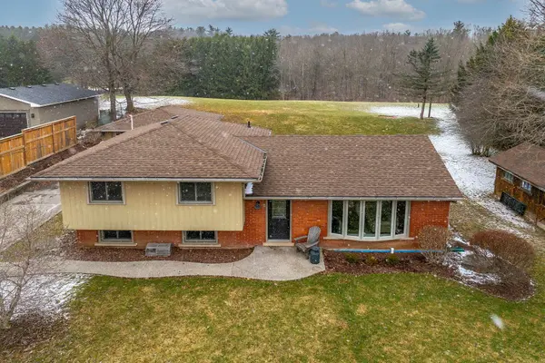 847 Governors RD, Hamilton, ON L9H 5E3