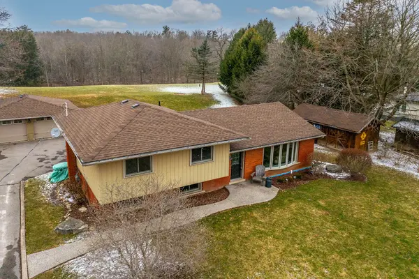 847 Governors RD, Hamilton, ON L9H 5E3