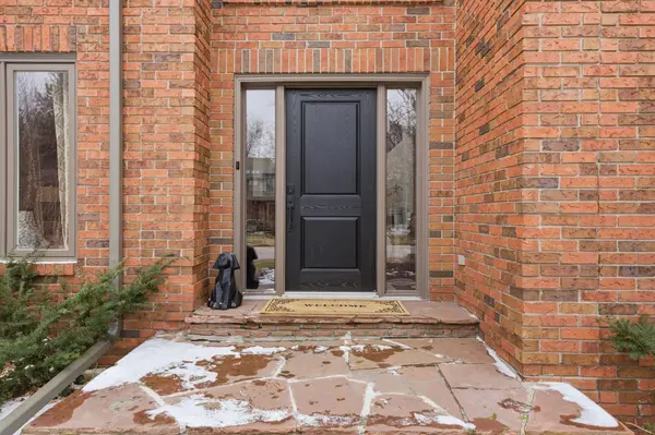 28 DEERVIEW AVE, Hamilton, ON L9G 4R8