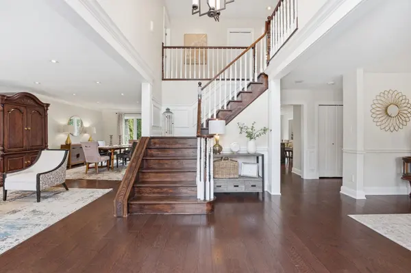 28 DEERVIEW AVE, Hamilton, ON L9G 4R8