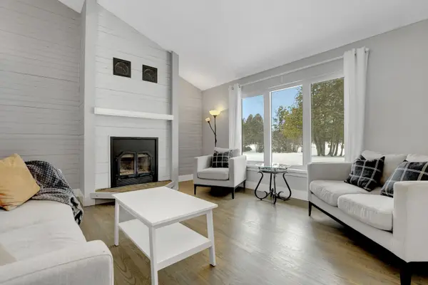 131 Delaney DR, Carp - Huntley Ward, ON K0A 1L0