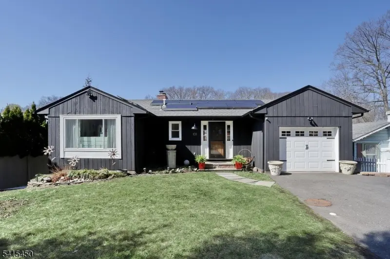 131 Lakeside Blvd, Oakland Boro, NJ 07436