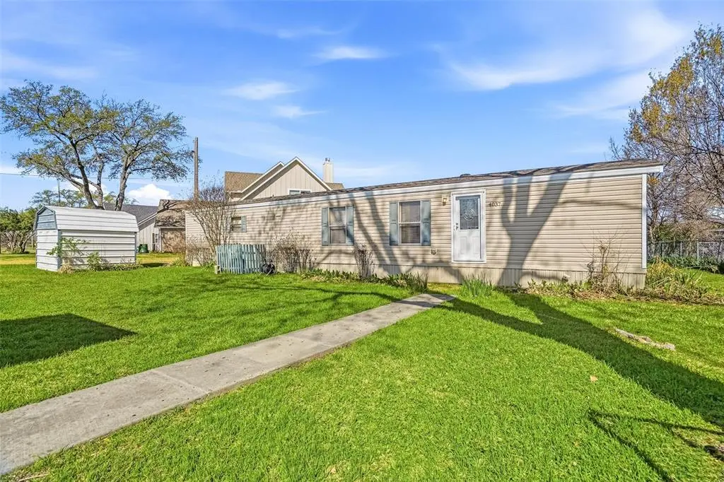 4037 Lands End Court, Granbury, TX 76048