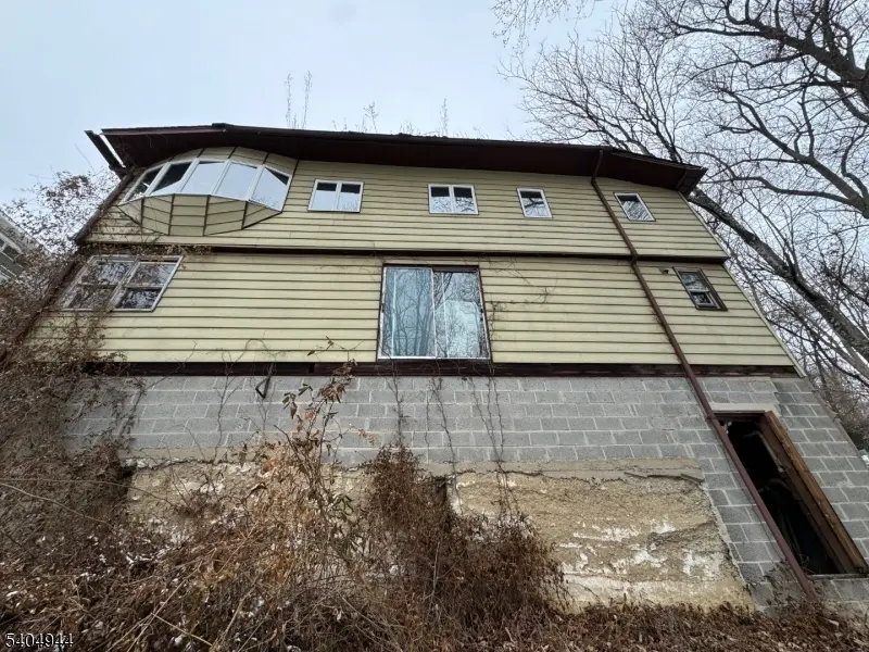 167 Lakeside Dr W, Liberty Twp., NJ 07823