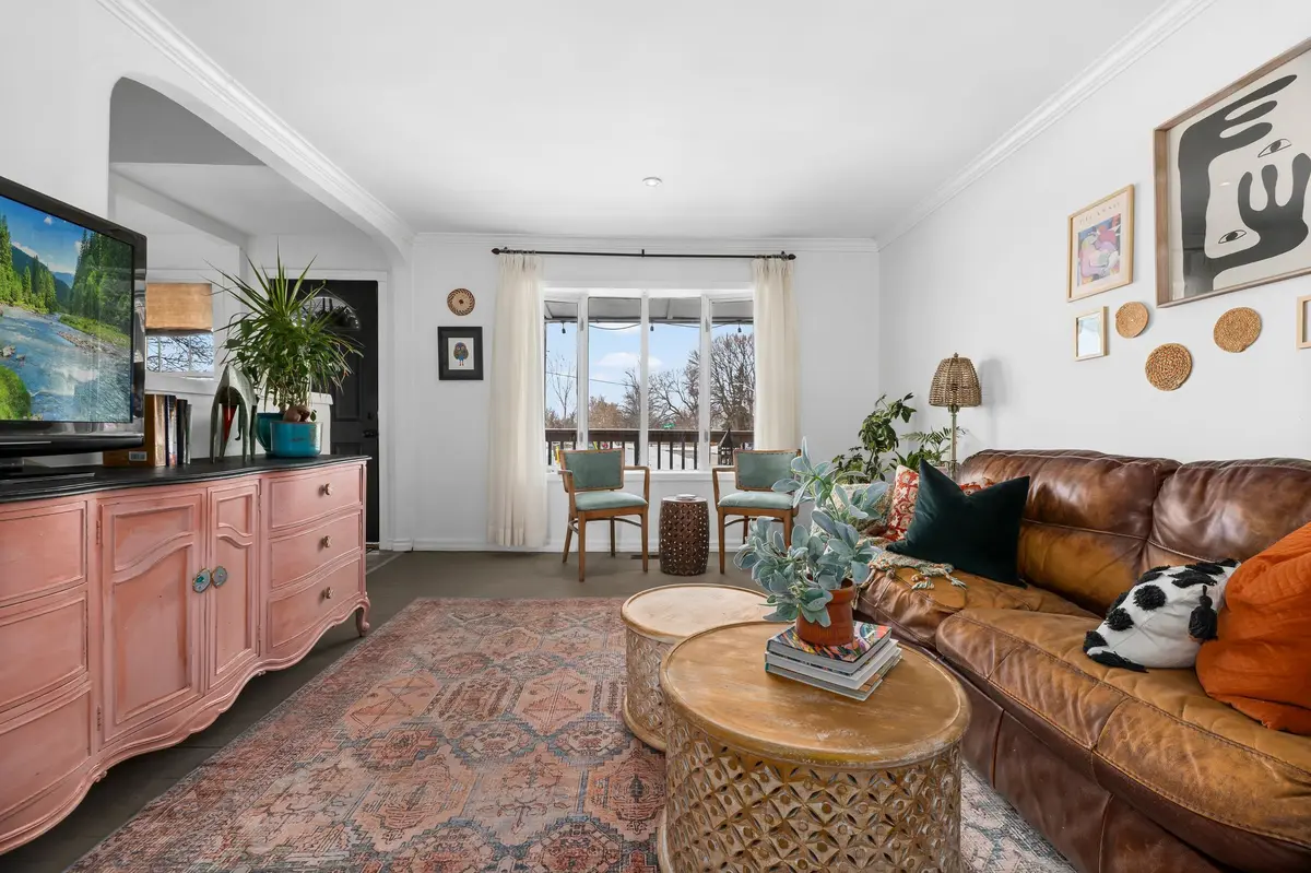 19 Ontario ST, Ajax, ON L1S 1T4