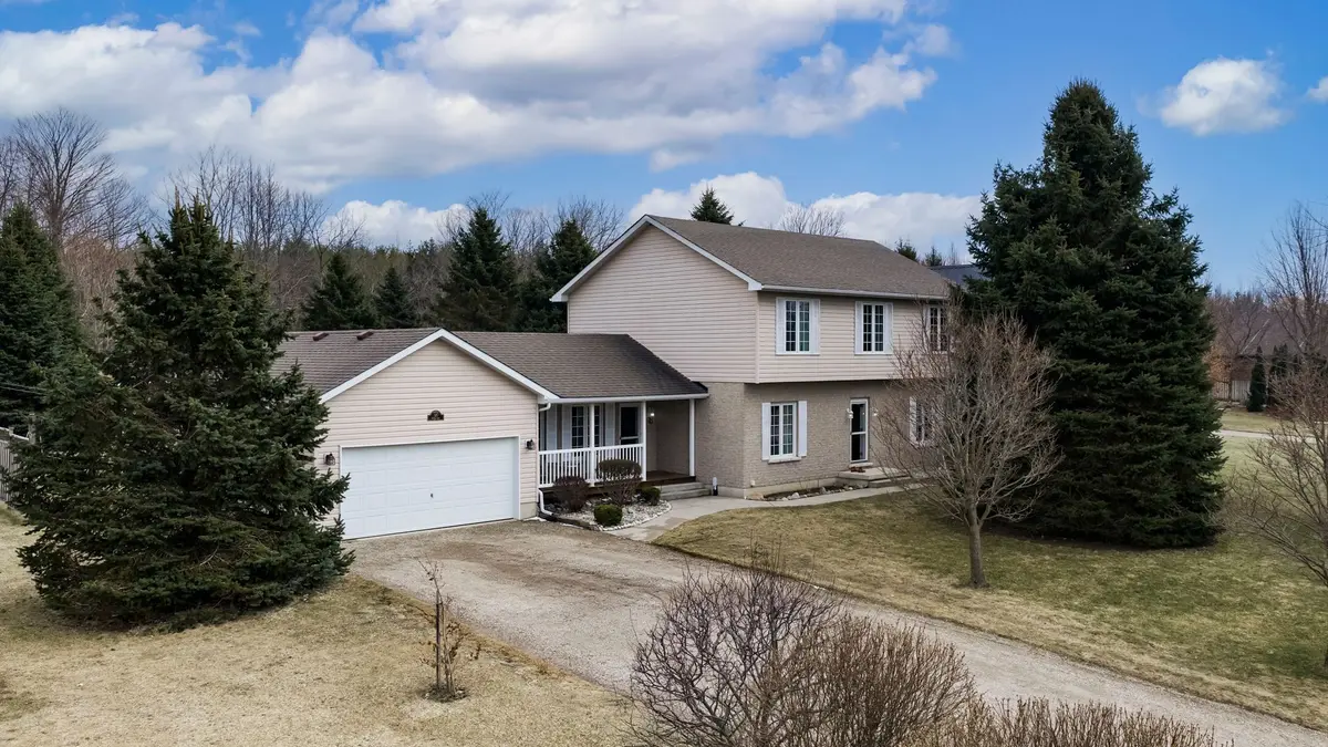 30 Carriage LN, Bluewater, ON N0M 1G0